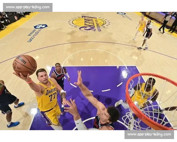 湖人次轮捡漏！蒂耶罗空降洛杉矶晒照，美媒盛赞突破如加农炮